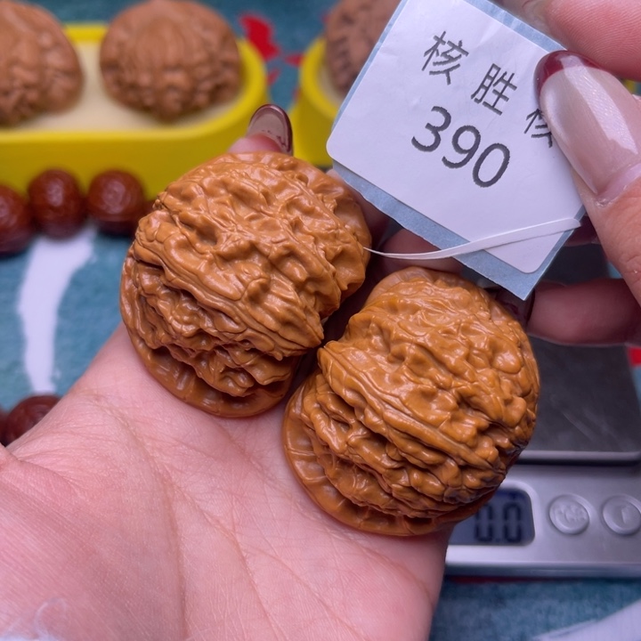 文玩核桃把件闷白45.390