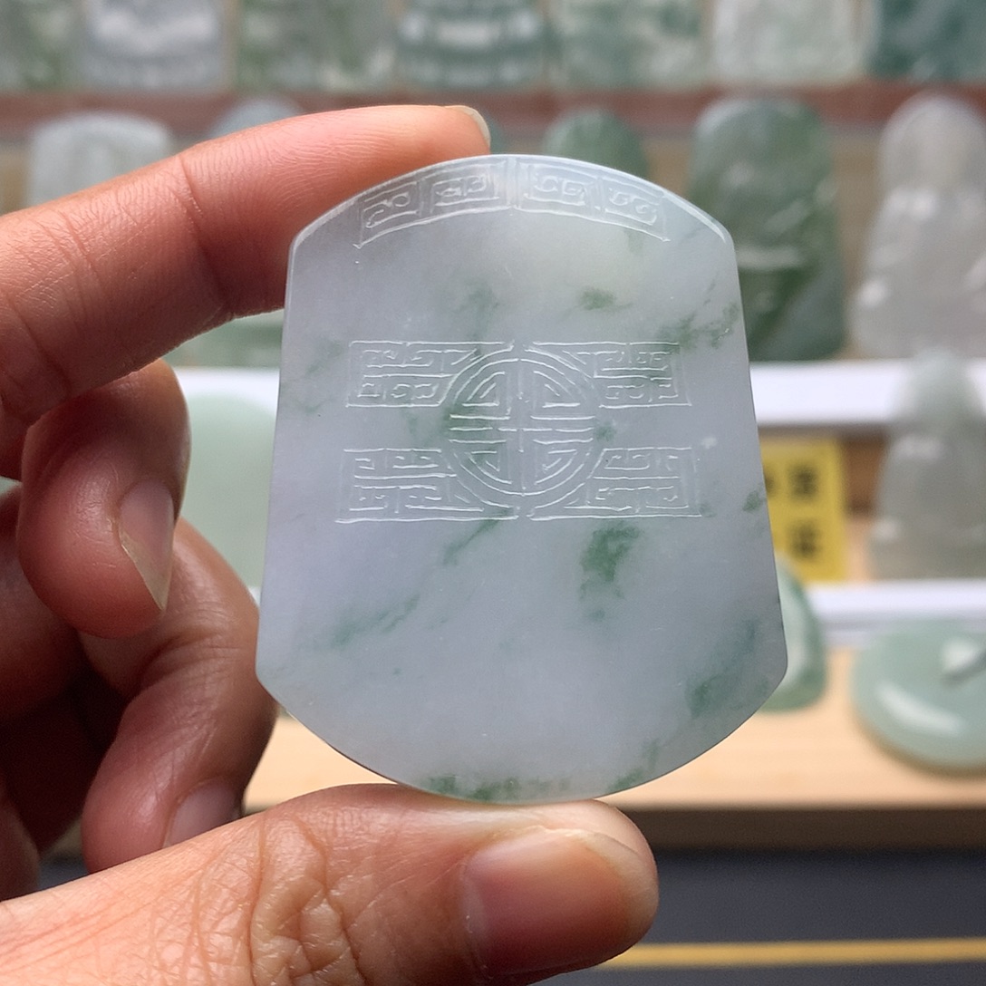 翡翠未镶嵌颈饰无事牌