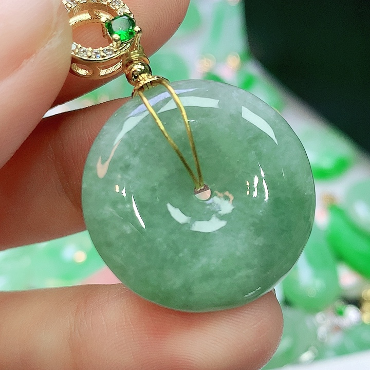 翡翠未镶嵌颈饰翡翠