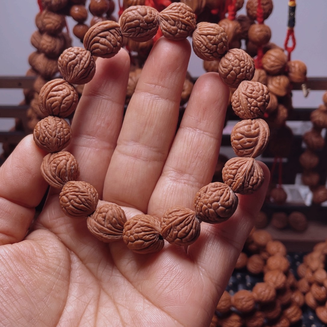 木质类龙纹桃枭手串