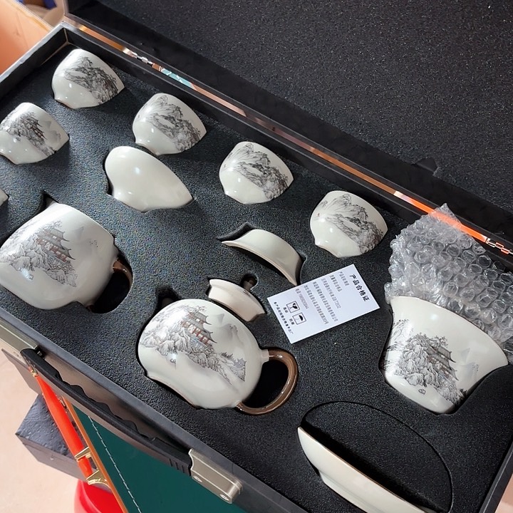 孤品茶具套装等。         