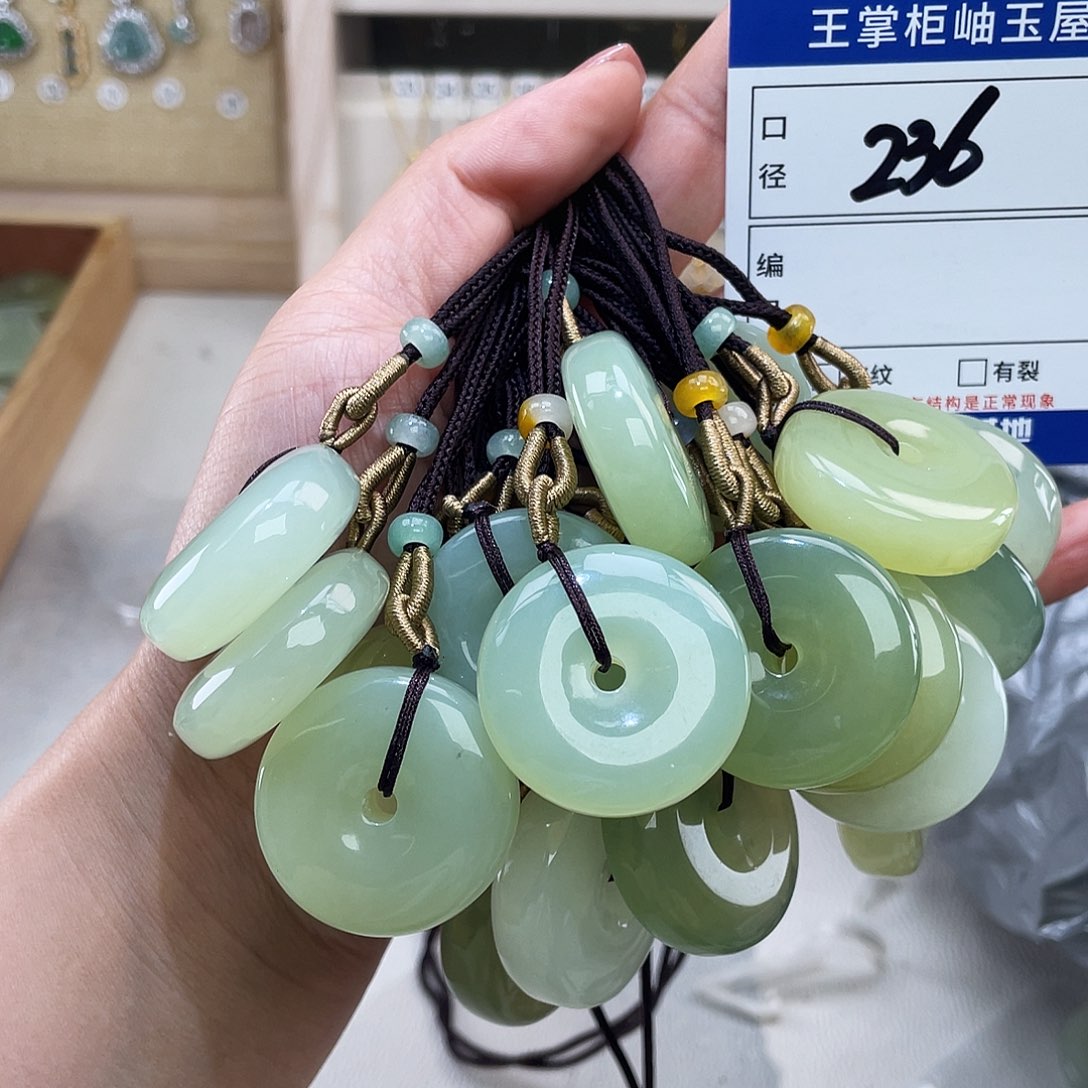 岫玉未镶嵌吊坠吊坠多样性，发一件