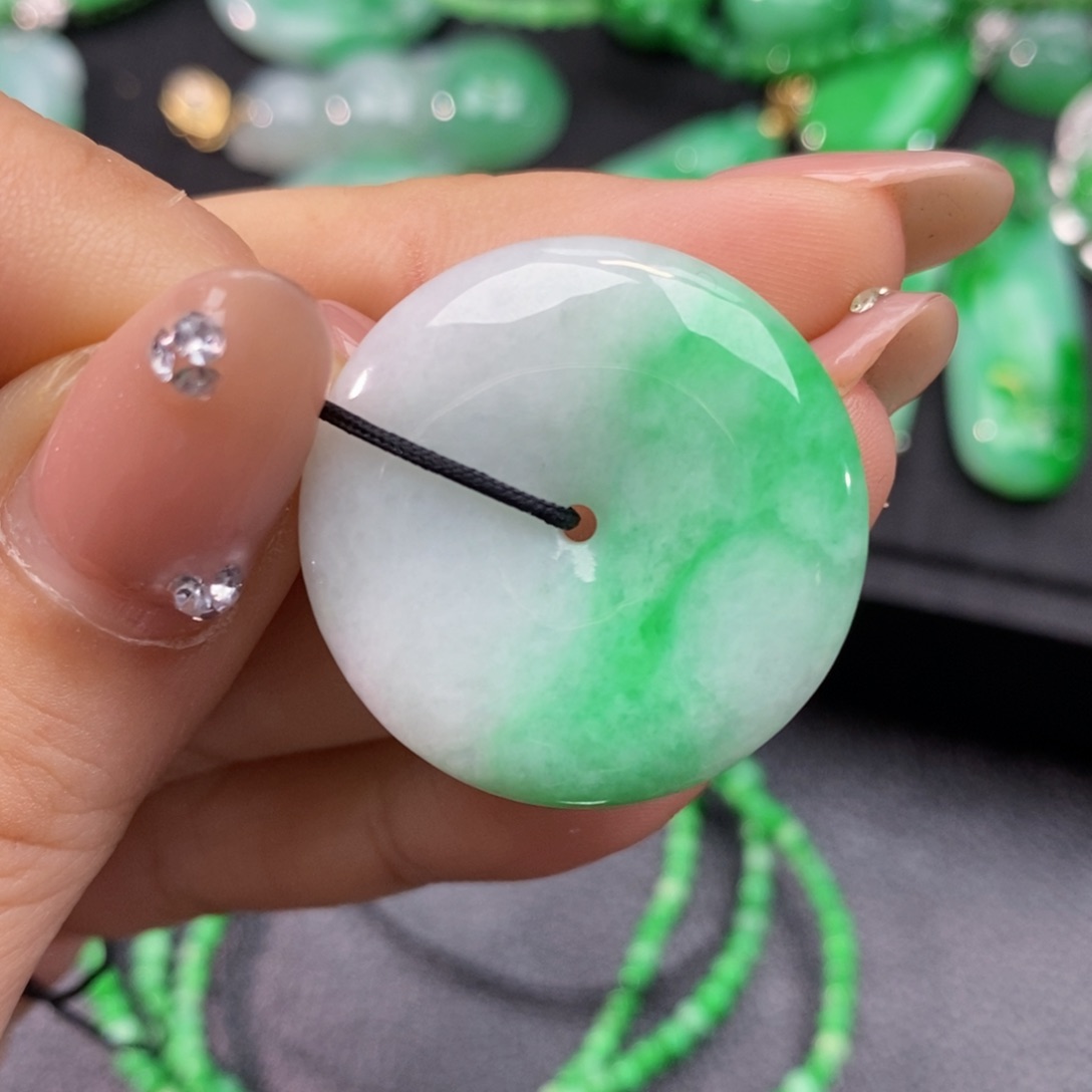 翡翠颈饰未镶嵌卡27.4