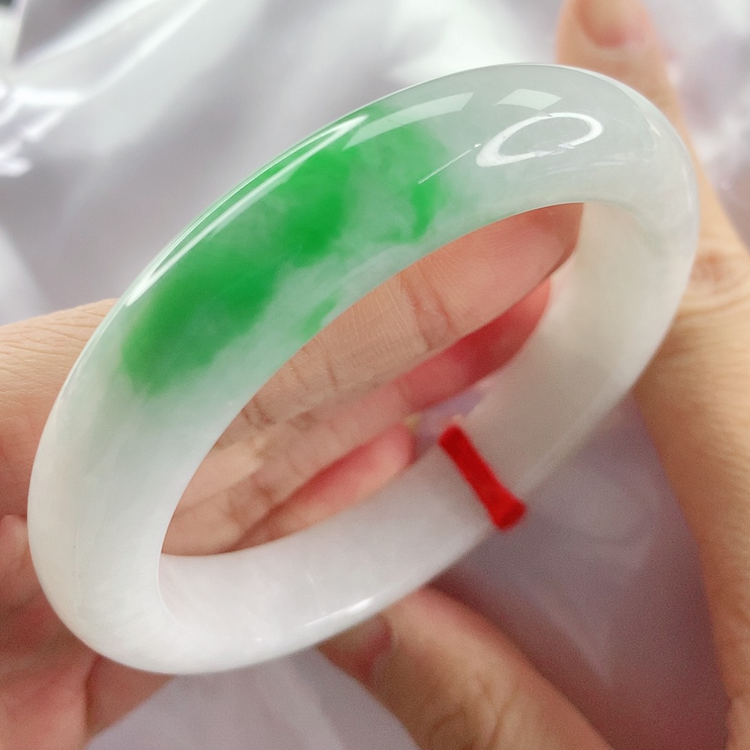 翡翠手镯未镶嵌，386