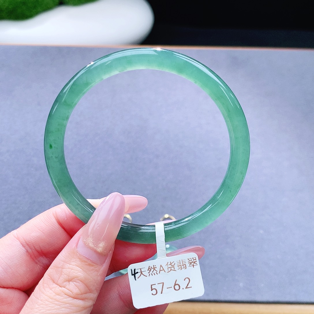 未镶嵌手镯（圆镯）翡翠