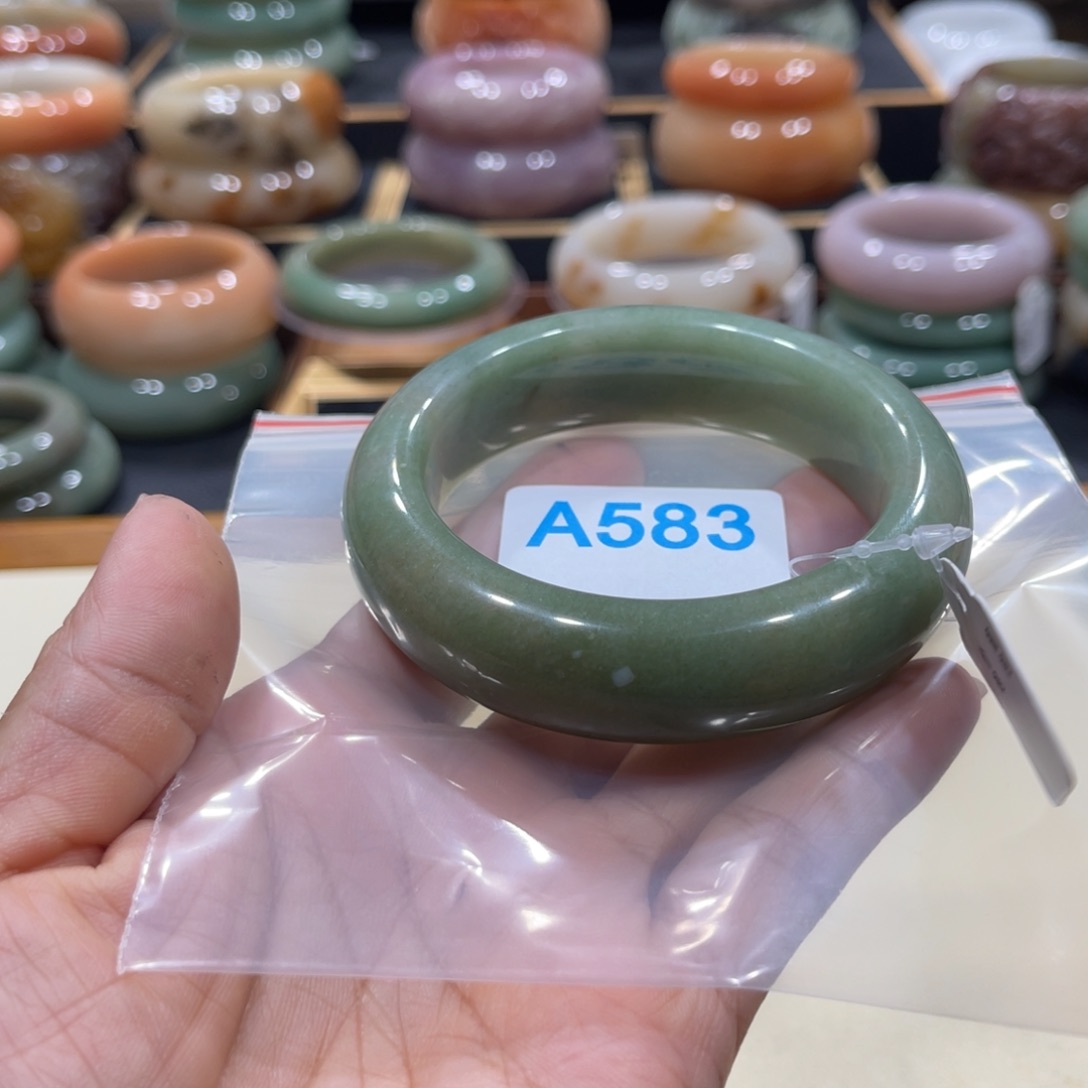 石英岩玉手镯未镶嵌ℋ****