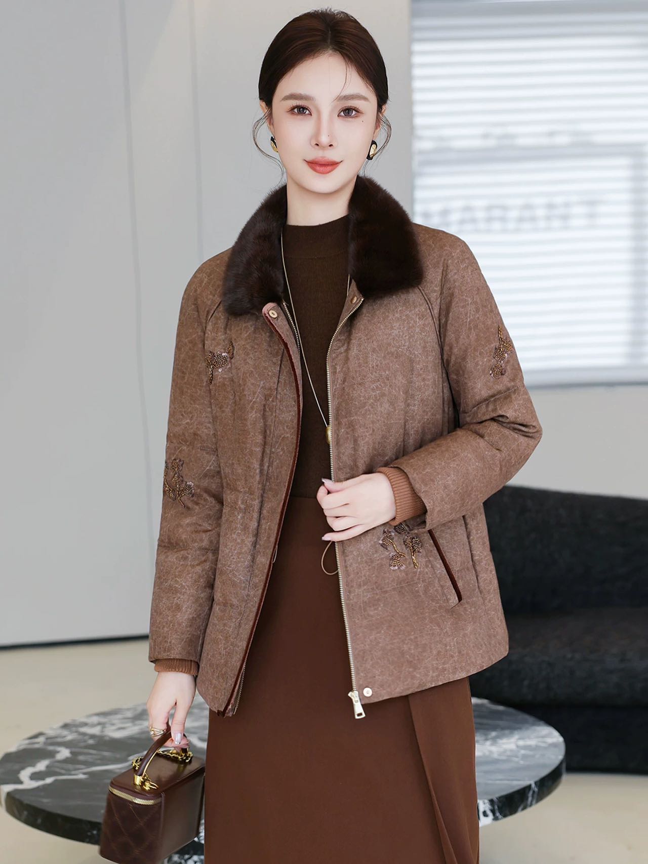 新中式高端鹅绒服女中长款水貂毛领刺绣重工钉珠冬装皮草外套
