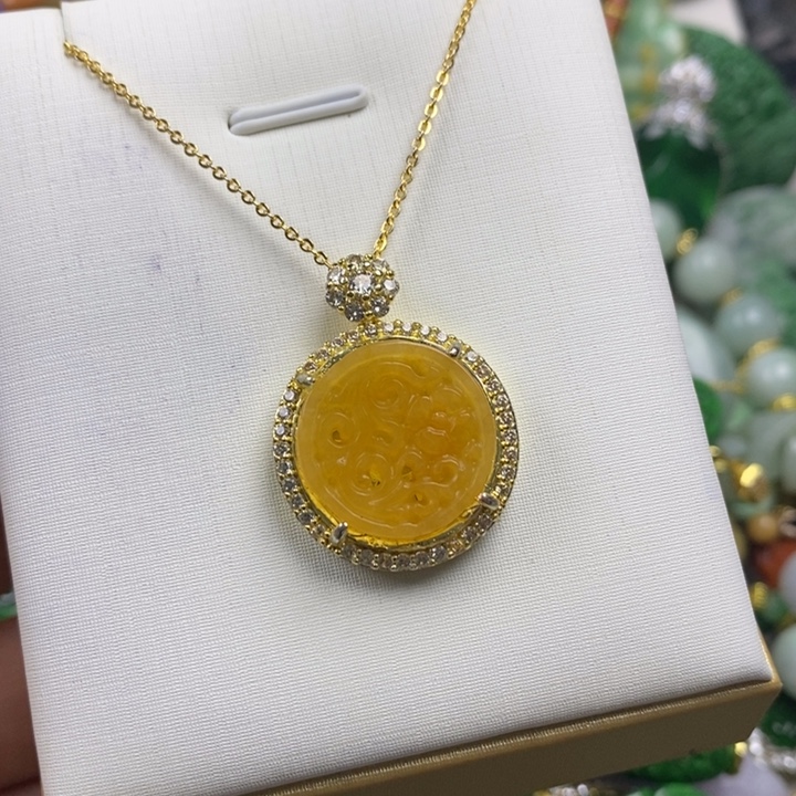 翡翠未镶嵌吊坠(赠链)