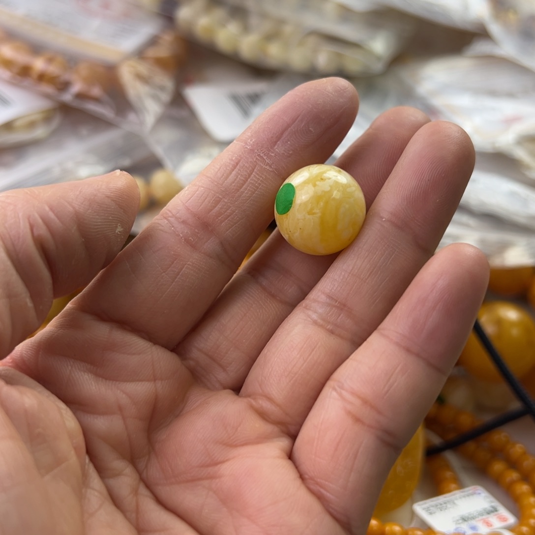 琥珀珠宝奇石未镶嵌