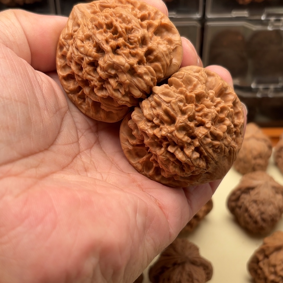 文玩核桃把件麒麟纹官帽