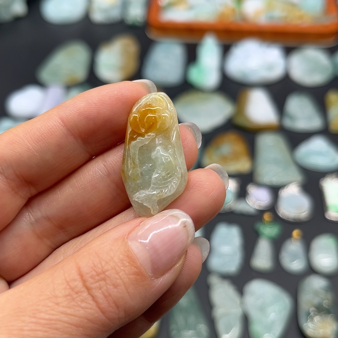 【闪购商品】翡翠颈饰未镶嵌莲花鱼