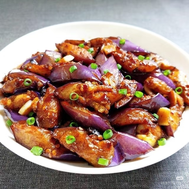 超级好吃的酱爆茄子