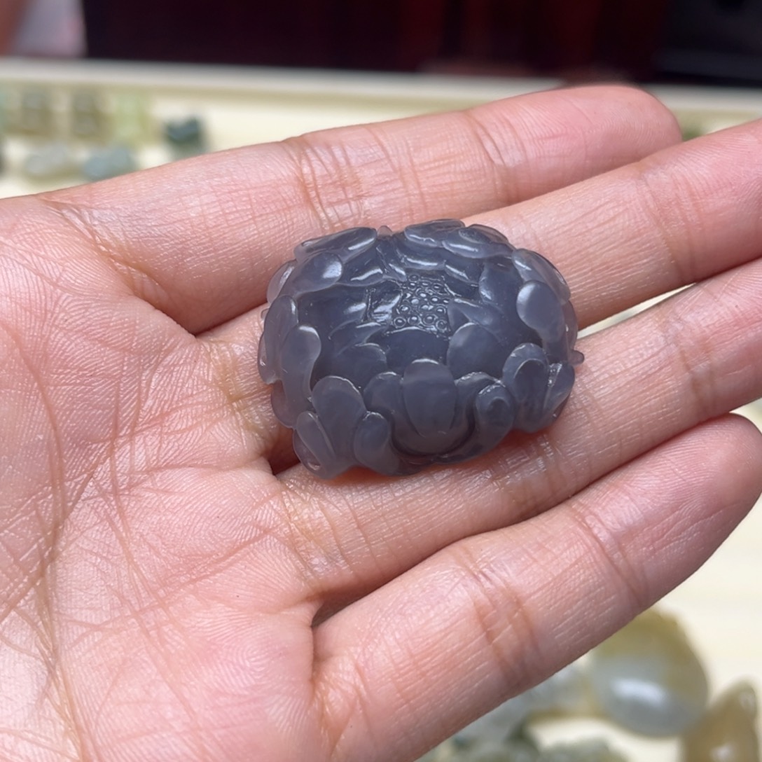 浅***然和田玉未镶嵌珠宝半成品