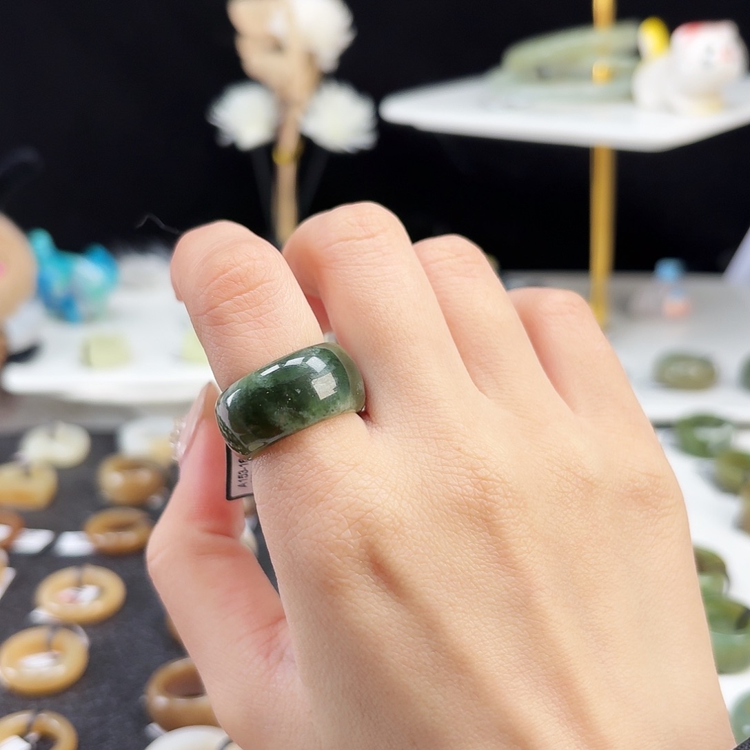 和田玉未镶嵌戒指P15绿底青花轮胎17.5不退换