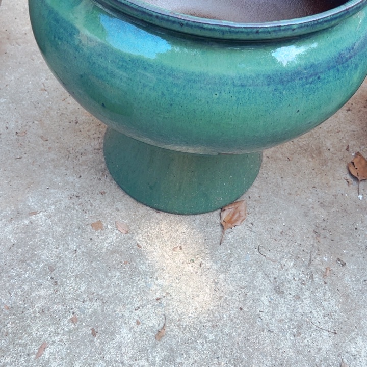 紫砂花盆高约36口约33瑕疵一个