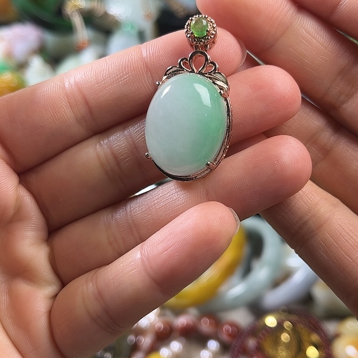 翡翠未镶嵌颈饰翡翠未镶嵌颈饰