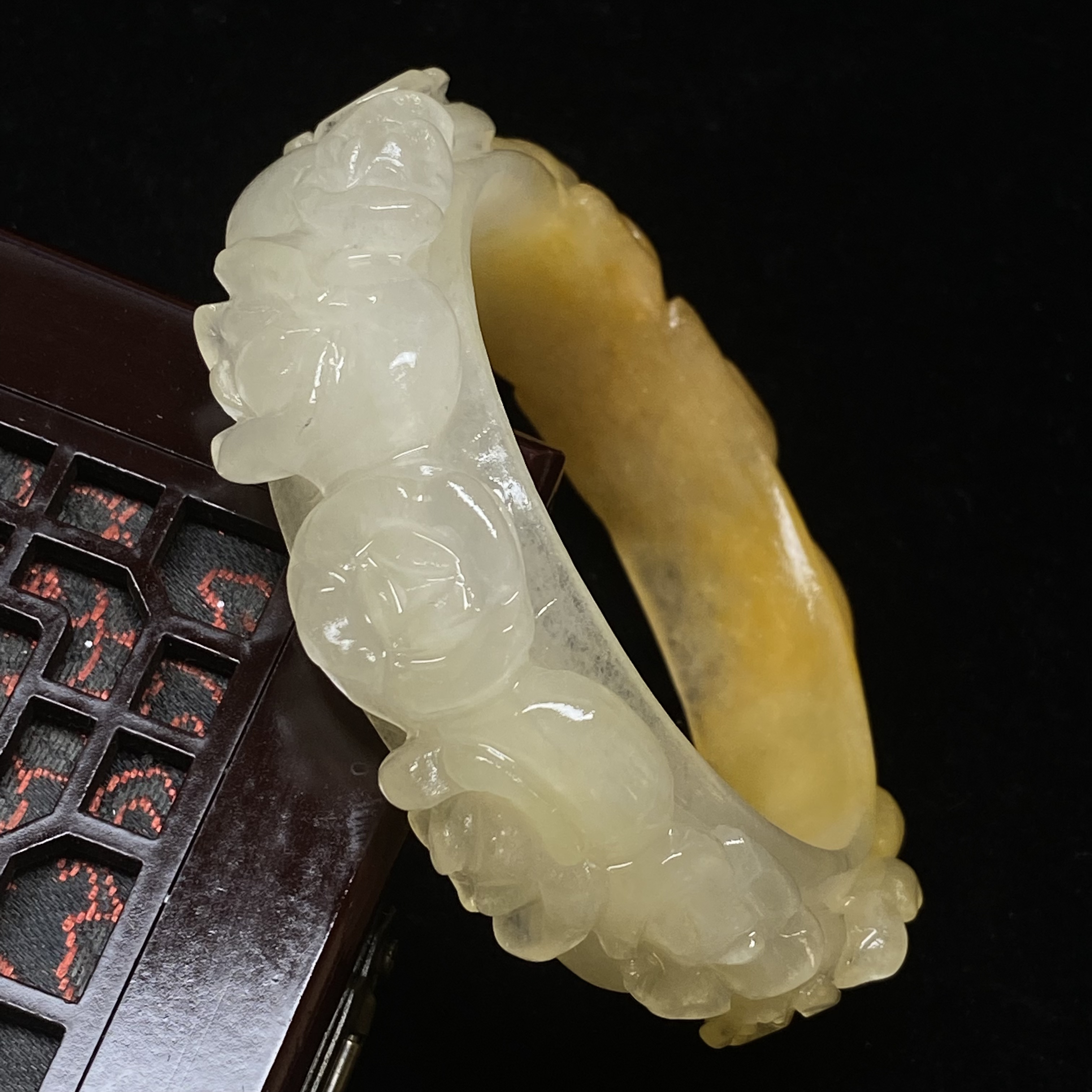 天然黄龙玉轮胎手镯雕花时尚支持定制新款雕花