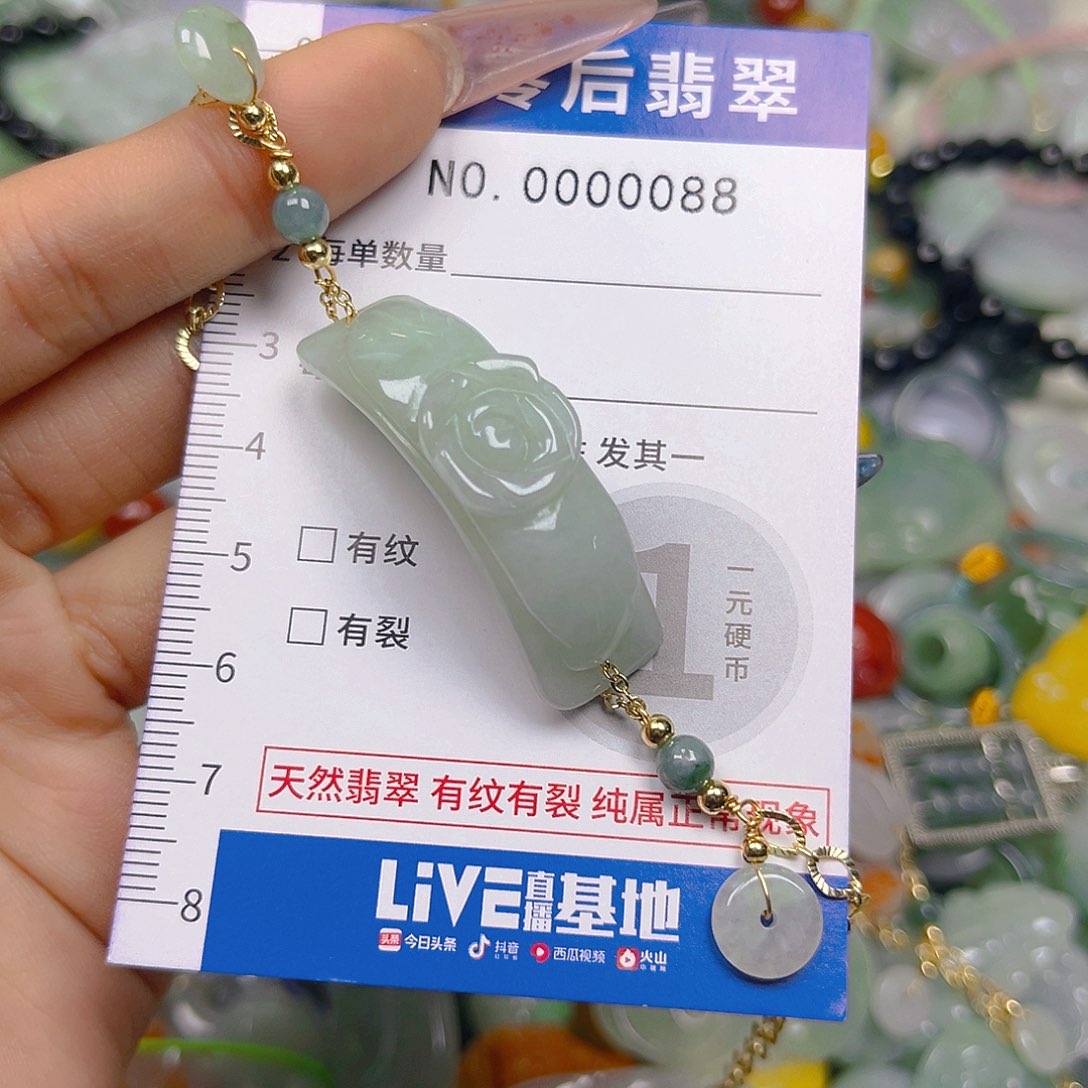 翡翠未镶嵌颈饰hhh