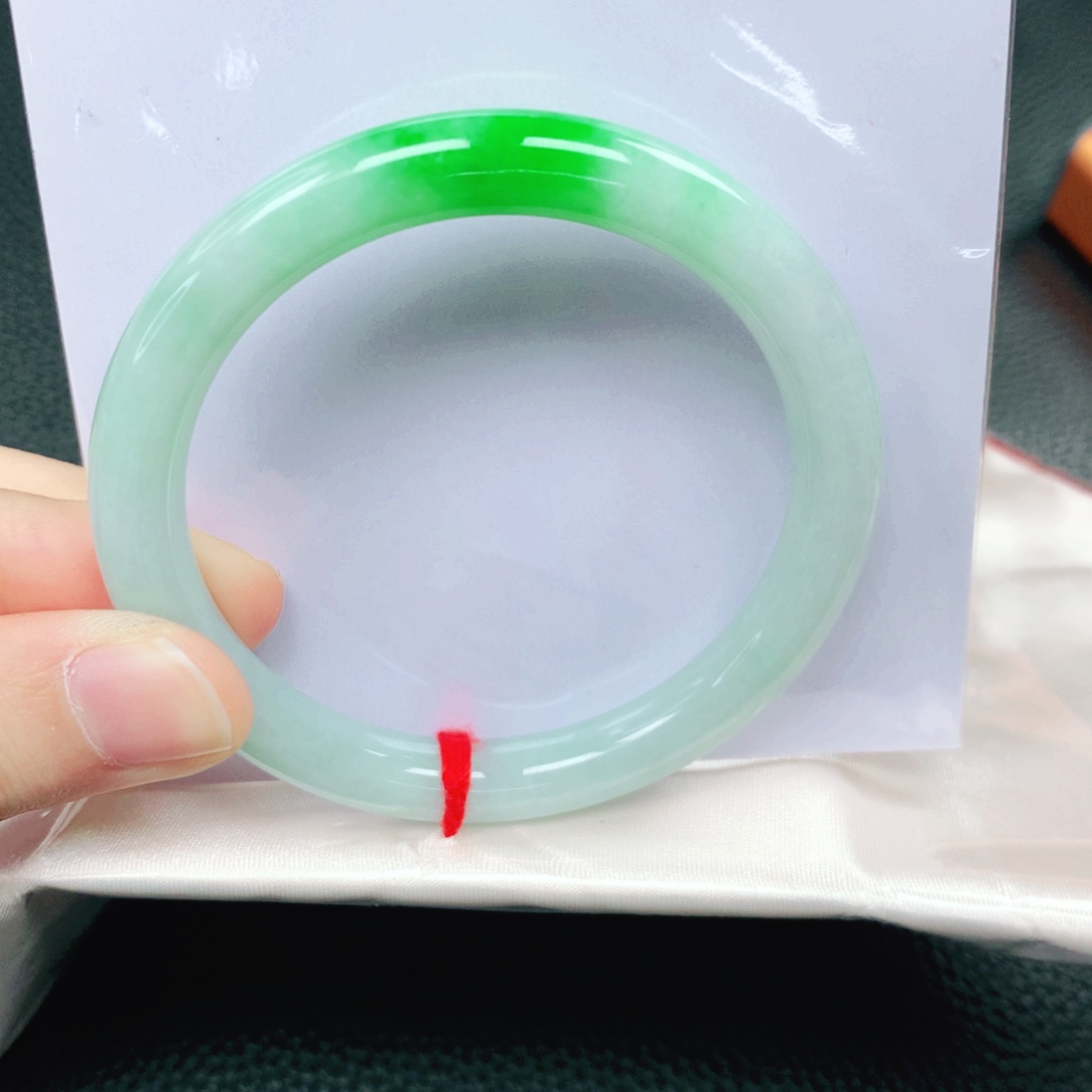 翡翠未镶嵌手镯52圈