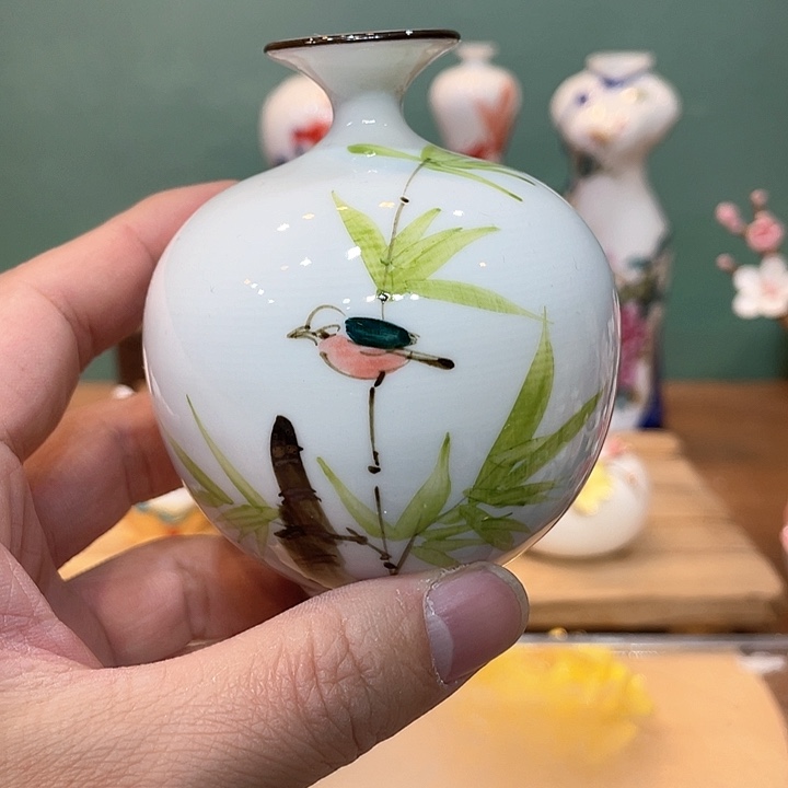 手工陶瓷精致摆件