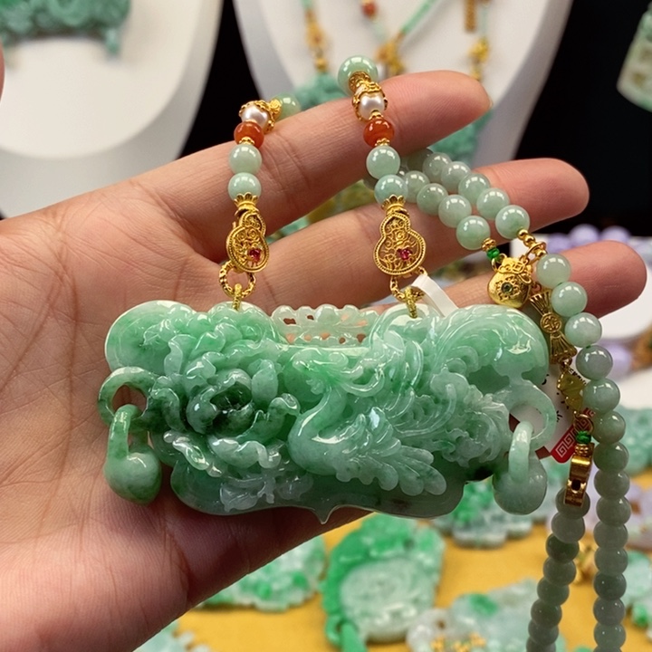 翡翠颈饰未镶嵌翡翠吊坠