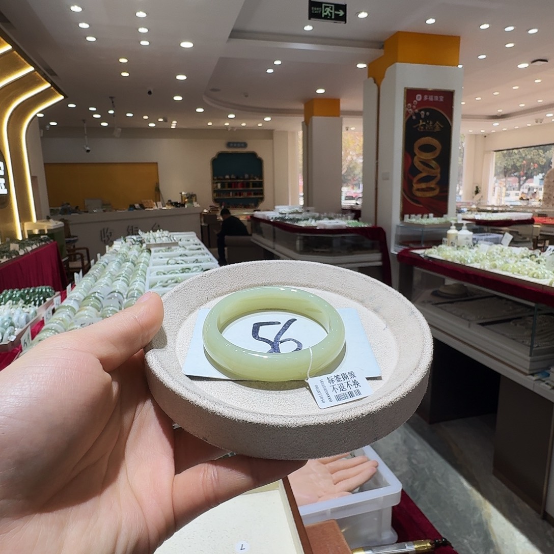 和田玉未镶嵌手镯50