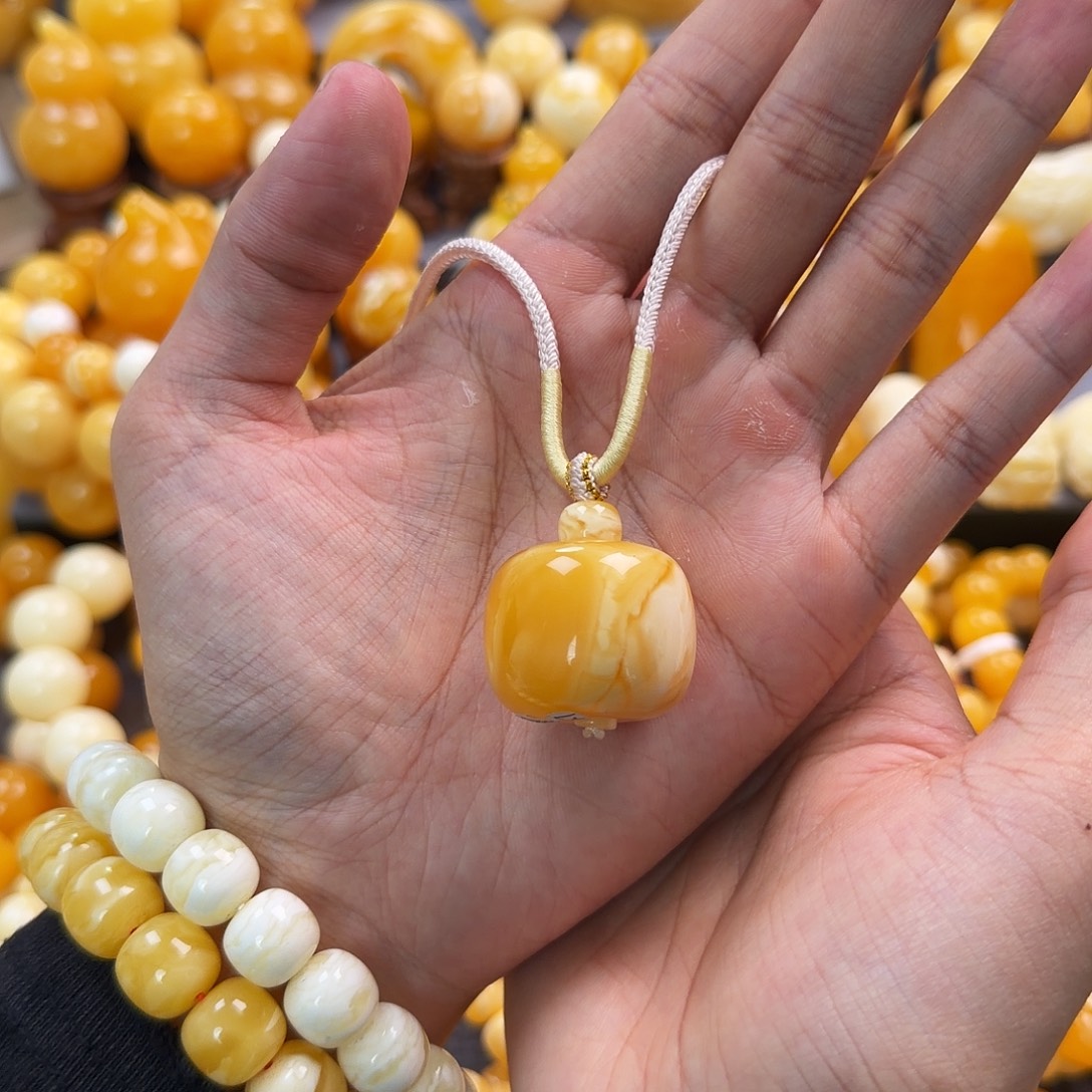 琥珀未镶嵌珠宝奇石13g