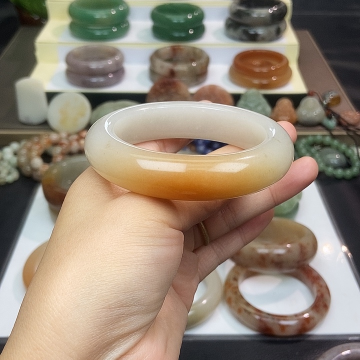 石英质玉未镶嵌手镯