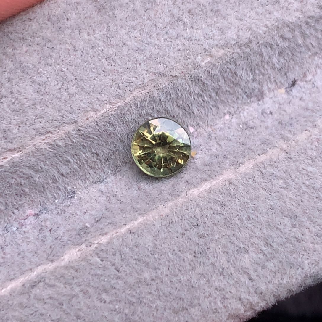 彩色蓝宝石裸石天然彩色72分