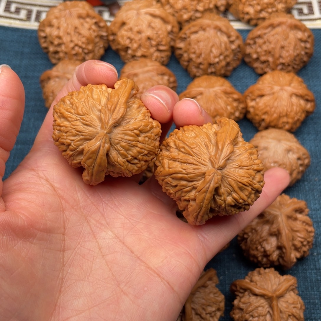 勇***涯把件文玩核桃44全品毕业球白