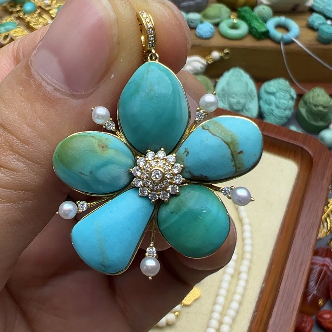 绿松石颈饰18K金镶嵌