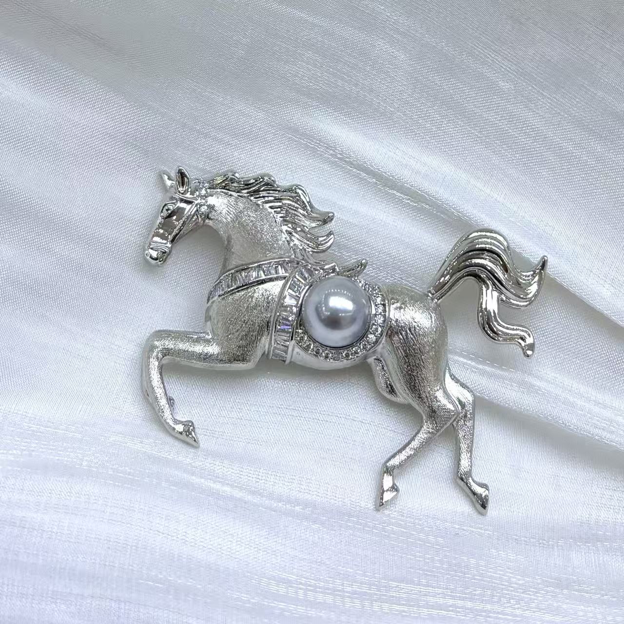 【暹罗珠宝】天然海水真多麻‘马到成功’8-9mm珍珠胸针