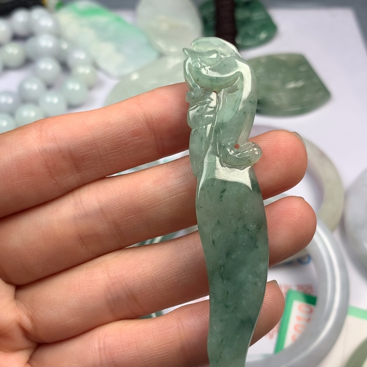 翡翠未镶嵌颈饰翡翠