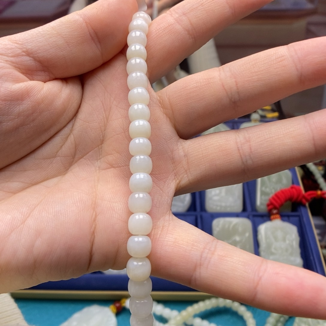 和田玉颈饰未镶嵌碧**天