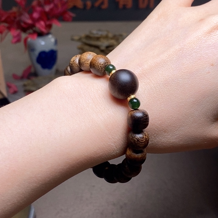 沉香手串越南芽庄白棋楠瘤疤1.0设计➕芽庄绿棋瘤疤单珠1.5