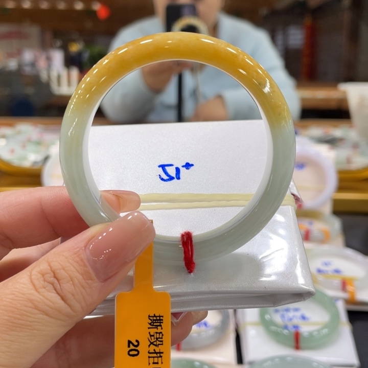 翡翠手镯未镶嵌翡翠
