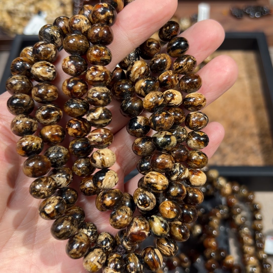 山***翁琥珀未镶嵌裸石抚顺琥珀