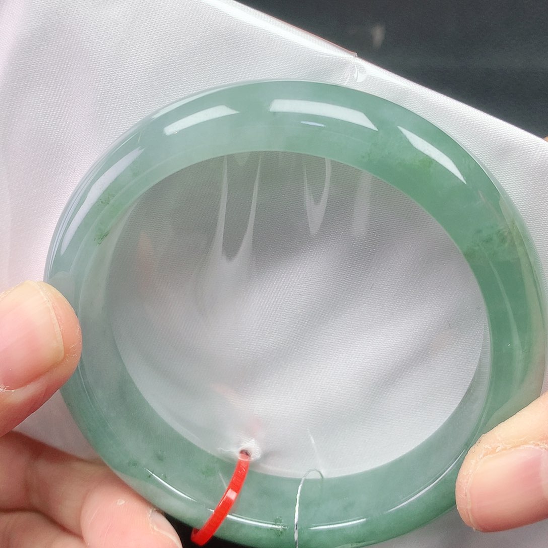 翡翠手镯未镶嵌57轮胎