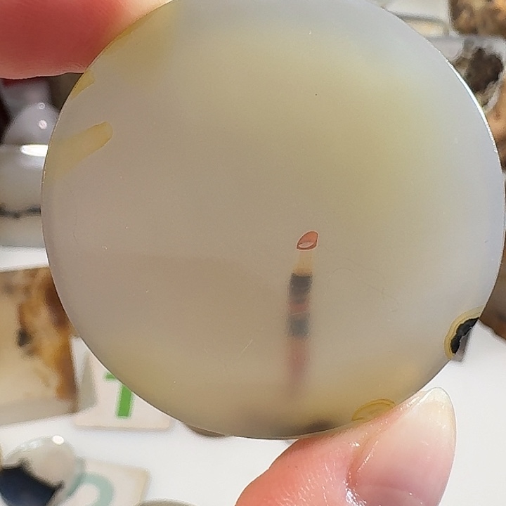 逍****玛瑙/玉髓未镶嵌珠宝半成品