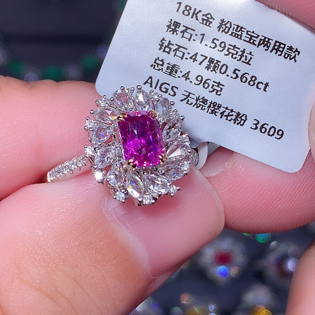 18K金镶嵌彩色蓝宝石戒指