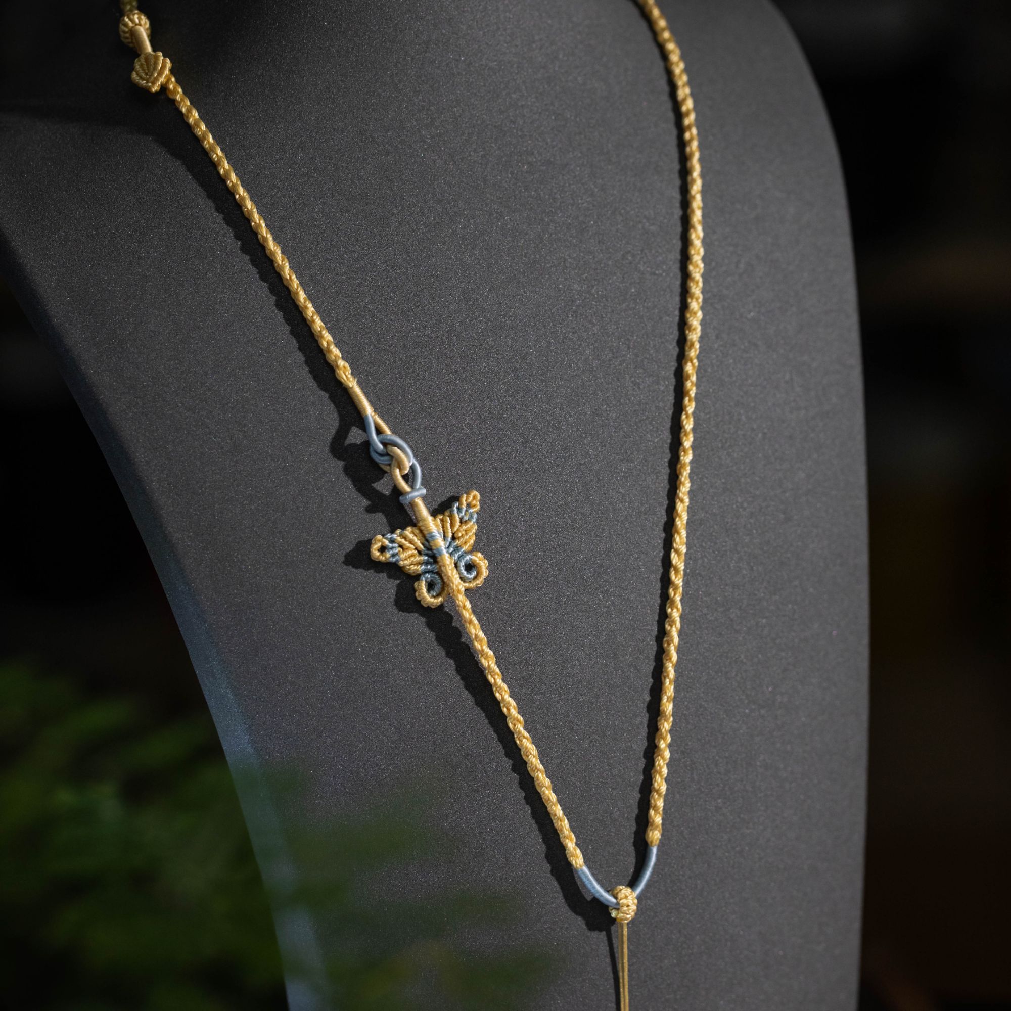 非金属布艺吊坠 蝴蝶编绳项链手工编织四股项链百搭毛衣链挂绳