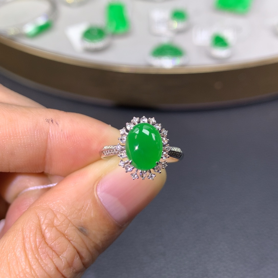 翡翠戒指18K金镶嵌翡翠