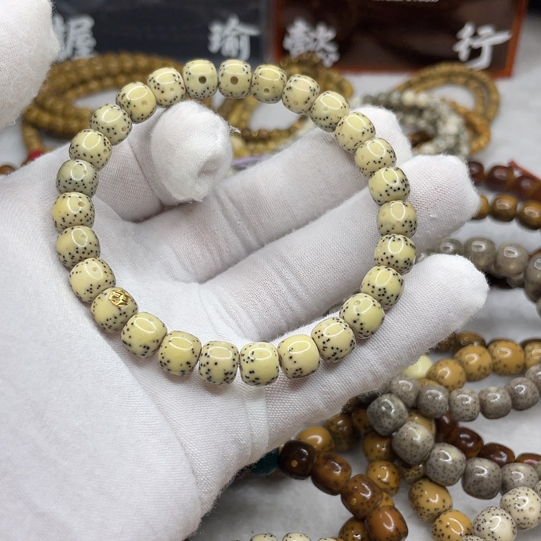 尹***.星月菩提手串带盘8.5