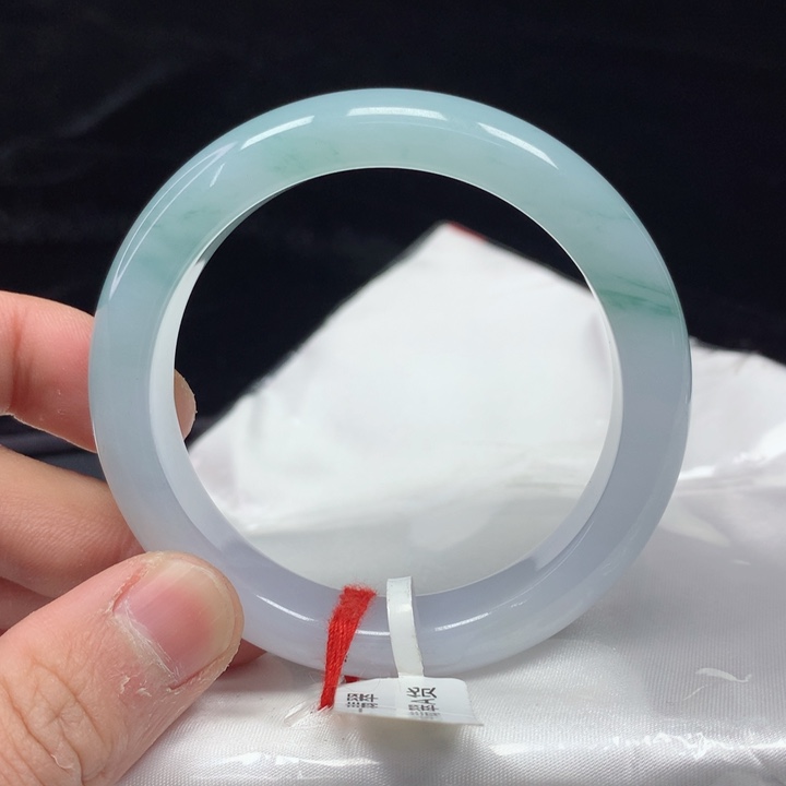 翡翠手镯（圆镯）未镶嵌53.5