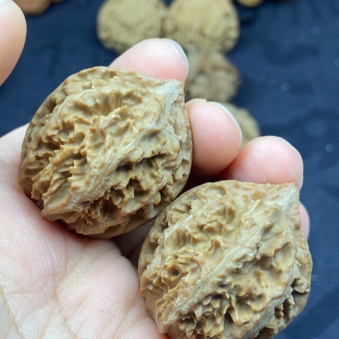 文玩核桃把件火焰纹八棱35尺寸