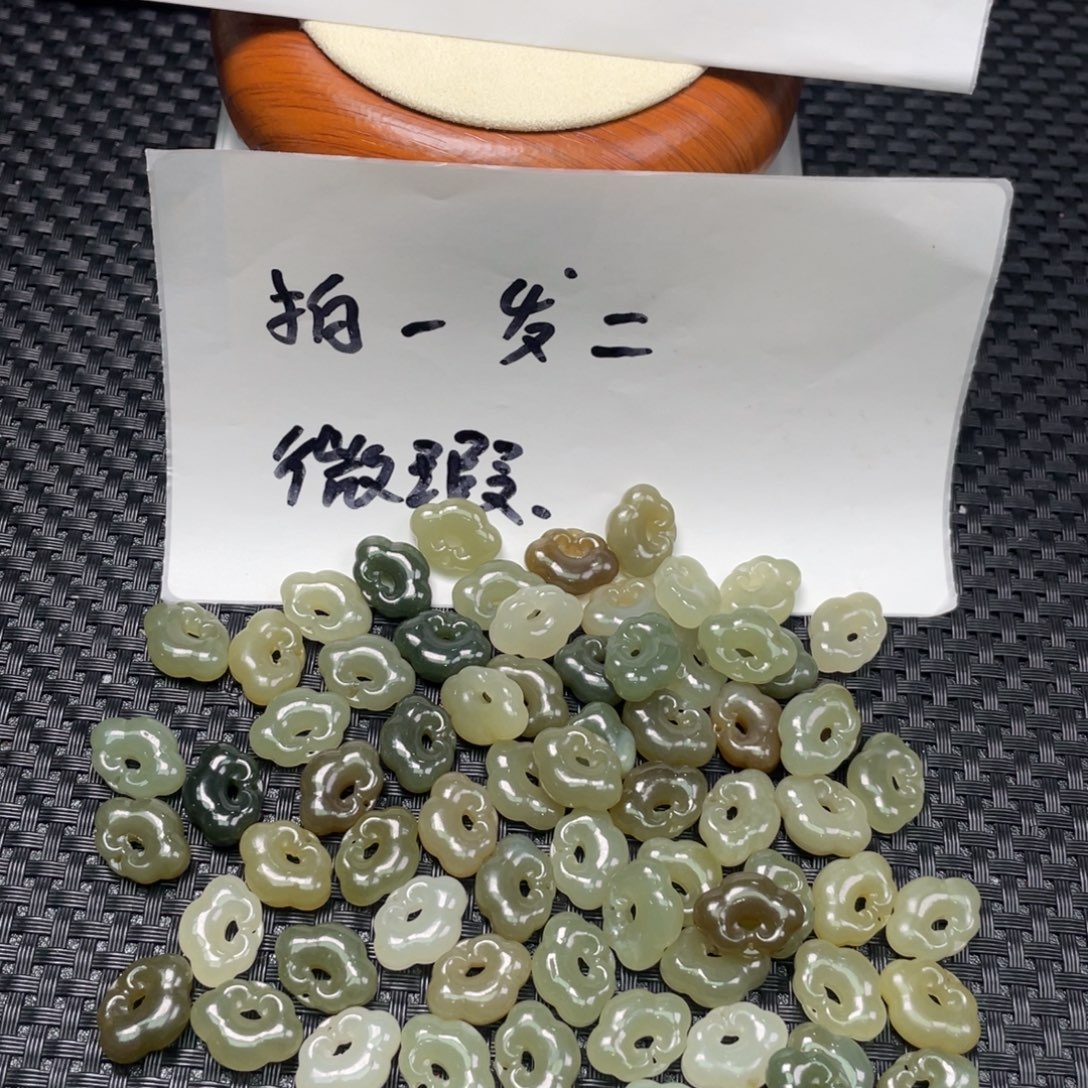 和田玉未镶嵌颈饰福利小如意