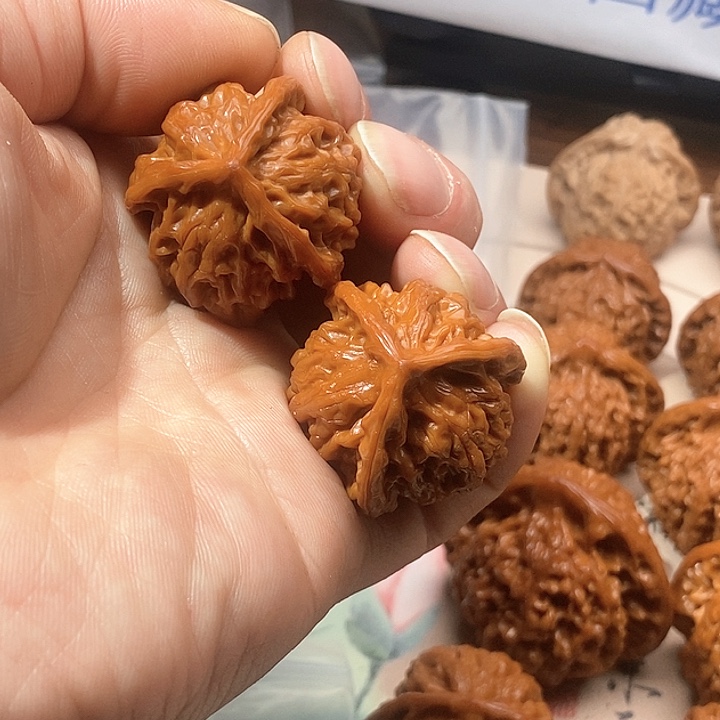 文玩核桃吊坠三棱