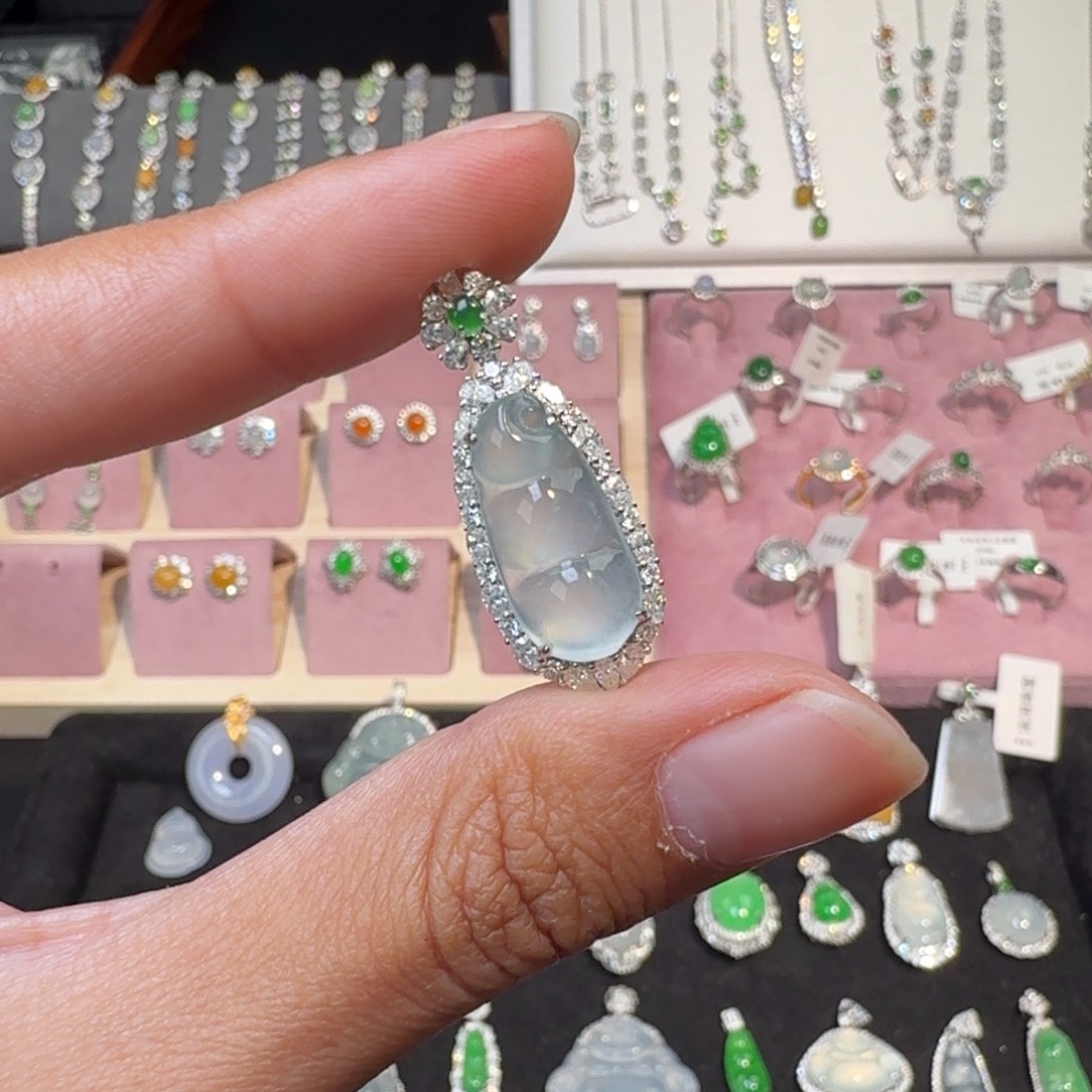 翡翠18K金镶嵌颈饰纯天然缅甸翡翠A货福豆