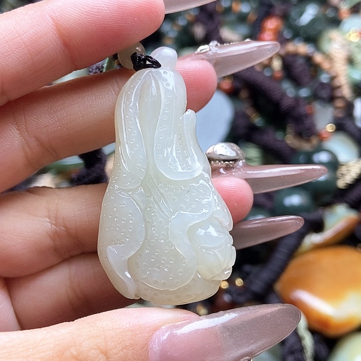 和田玉颈饰足铂镶嵌