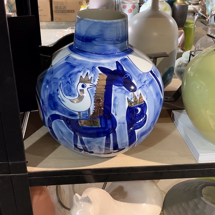 陶瓷花瓶，仿真绿植。